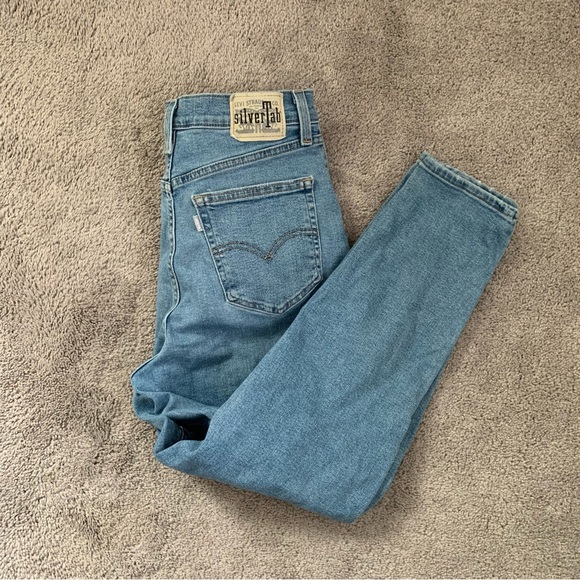 EUC LEVIS SILVER TAB MOM JEAN - Picture 2 of 3